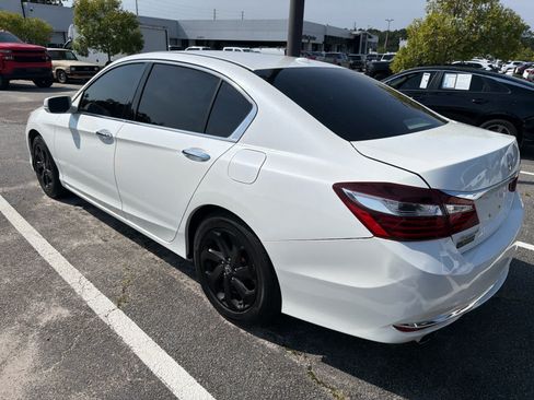 Used 2017 Honda Accord EX-L image 7