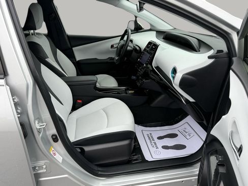 Used 2021 Toyota Prius XLE FWD image 30