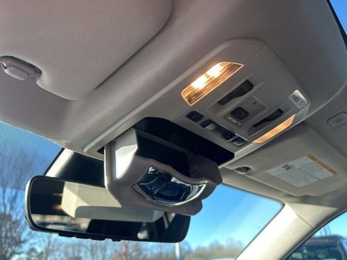 Used 2024 Toyota Highlander XLE image 31