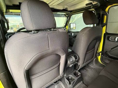Used 2023 Jeep Gladiator Sport AWD/4WD image 16