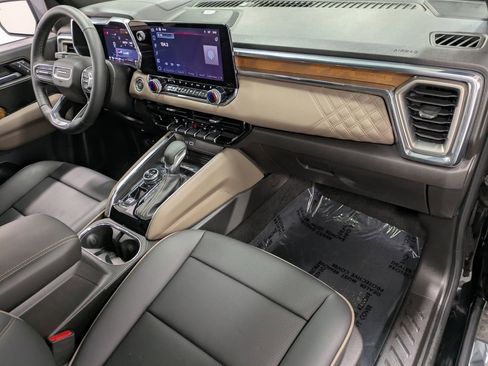 Used 2025 GMC Canyon Denali AWD/4WD image 30