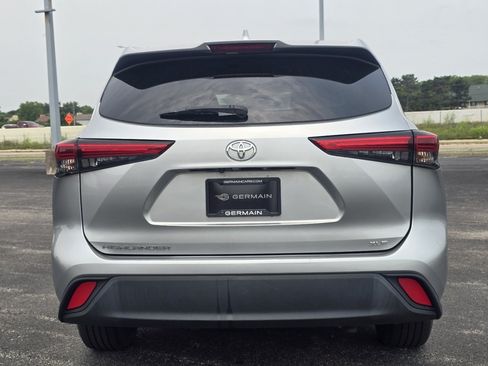 Used 2022 Toyota Highlander XLE FWD image 14