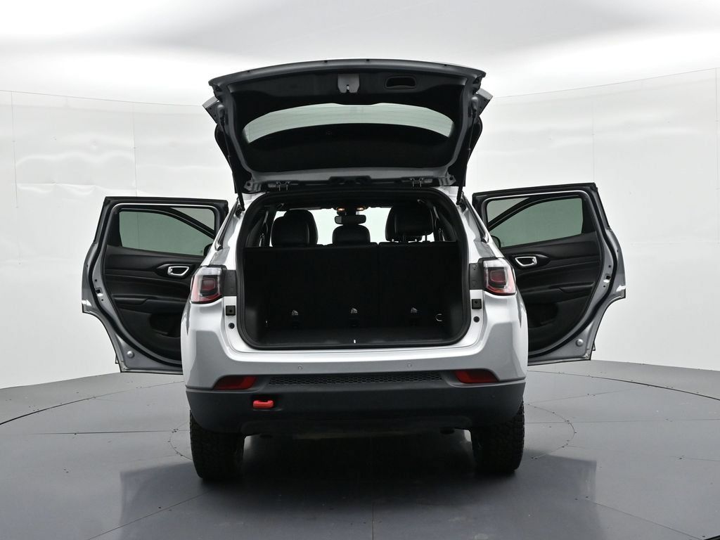 Used 2025 Jeep Compass Trailhawk AWD/4WD image 27