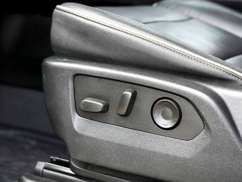 Used 2021 GMC Yukon SLT w/ Rear Media and Nav Package image 23