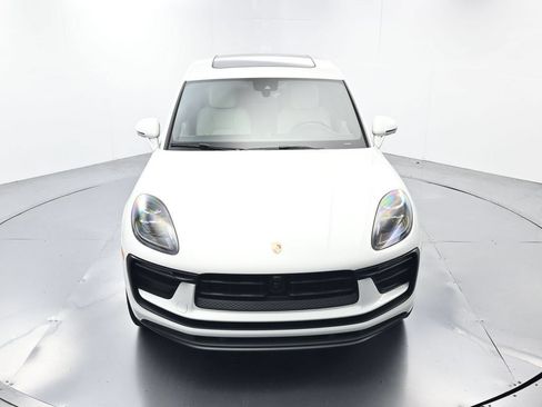 Certified 2025 Porsche Macan AWD/4WD image 44