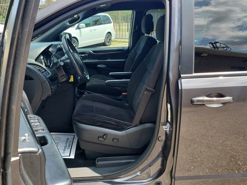 Used 2019 Dodge Grand Caravan SE FWD image 15