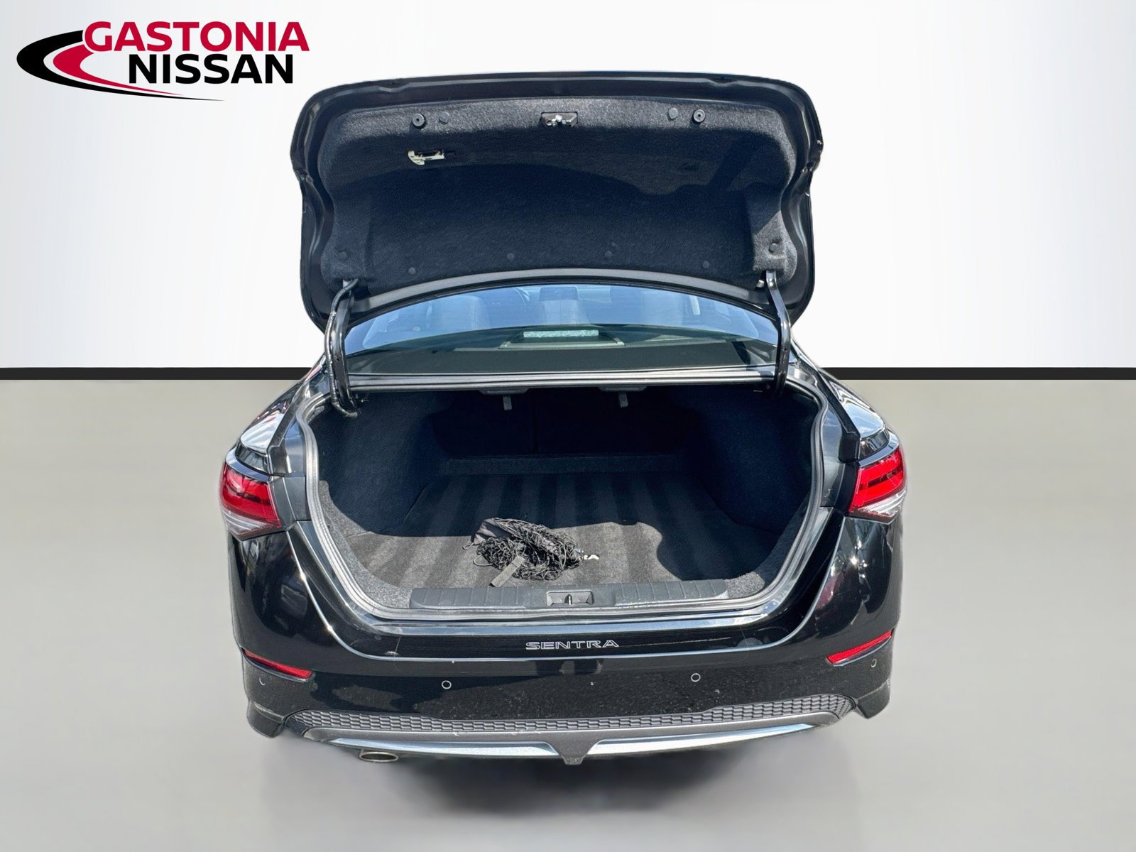 Used 2022 Nissan Sentra SR w/ Electronics Package FWD image 33