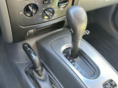 Used 2005 Jeep Liberty Limited w/ Trailer Tow Group image 21