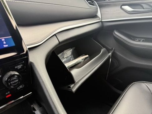 New 2025 Jeep Grand Cherokee L Limited image 38