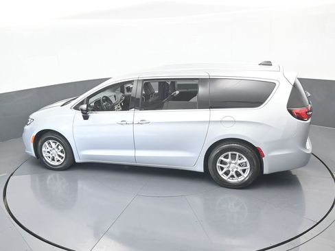 New 2026 Chrysler Pacifica Select image 46