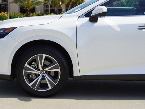 Used 2025 Lexus RX 350 Premium w/ Accessory Package (Z1) FWD image 10