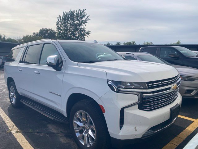Used 2023 Chevrolet Suburban Premier AWD/4WD image 2