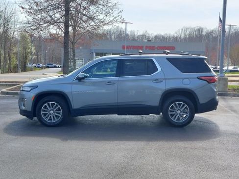 Used 2023 Chevrolet Traverse LT w/ Rear Camera Mirror Package image 6