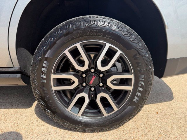 Used 2024 GMC Yukon AT4 w/ Technology Package AWD/4WD image 8