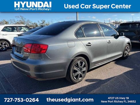 Used 2011 Volkswagen Jetta SE image 3