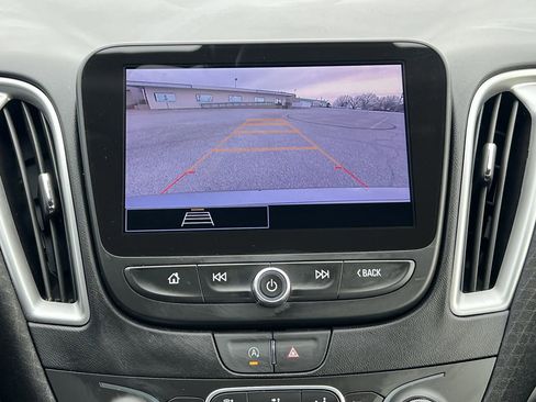 Used 2025 Chevrolet Malibu LT image 3