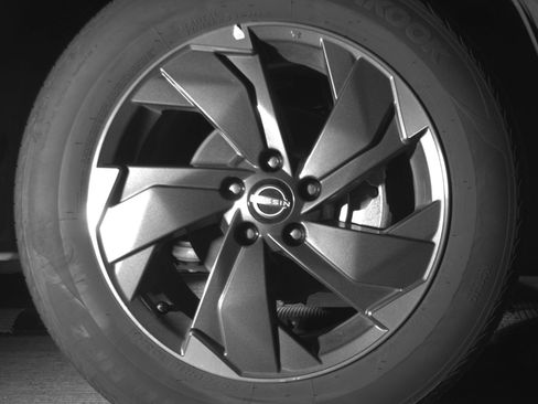 Used 2025 Nissan Rogue SV image 13