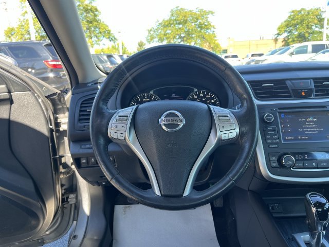 Used 2016 Nissan Altima 2.5 SL w/ 2.5 Technology w/LED Package FWD image 12