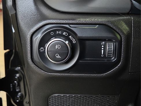Used 2023 Jeep Gladiator Sport AWD/4WD image 21