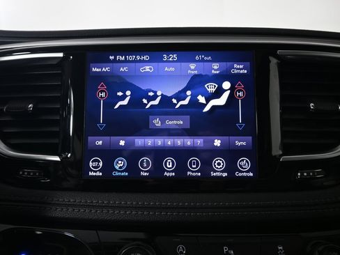 Used 2020 Chrysler Pacifica Limited image 30