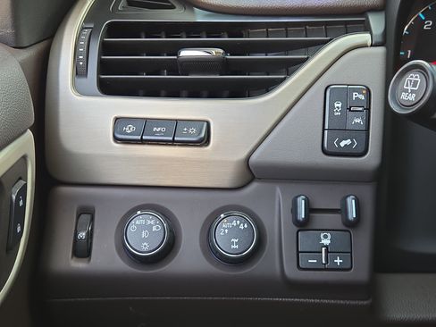 Used 2018 GMC Yukon Denali w/ Open Road Package image 29