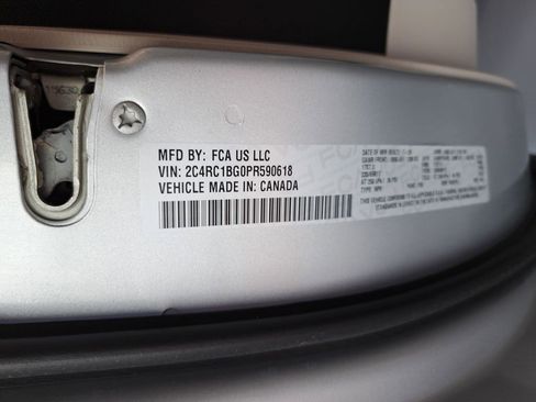 Used 2023 Chrysler Pacifica Touring-L FWD image 36