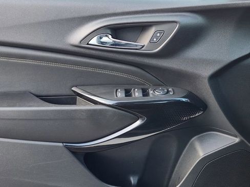 Used 2025 Chevrolet Trax LT image 24