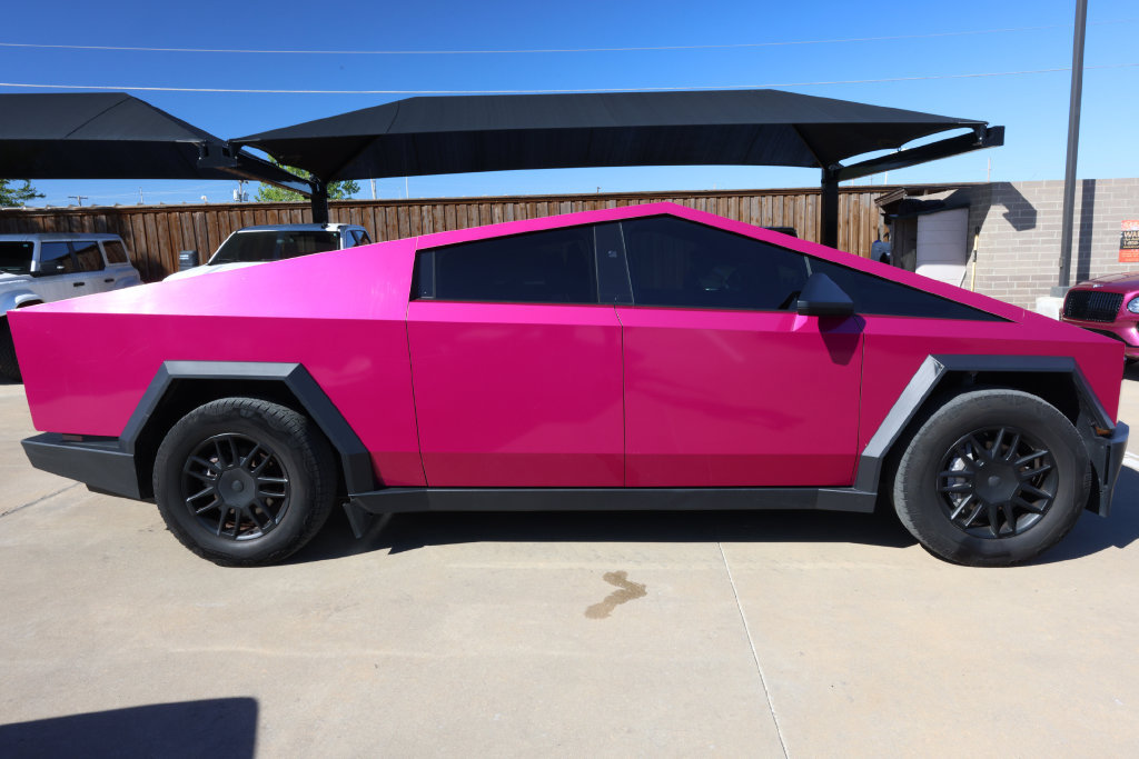 Used 2024 Tesla Cybertruck AWD Crew Cab image 4