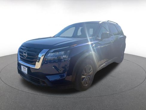 Used 2025 Nissan Pathfinder SV FWD image 5