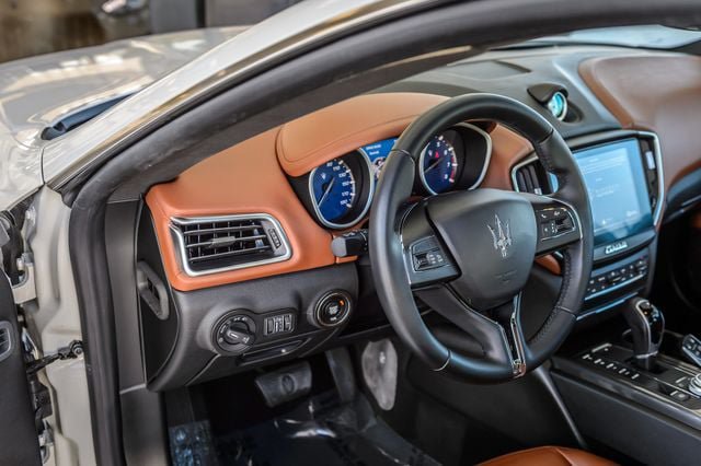 Used 2018 Maserati Ghibli RWD image 28