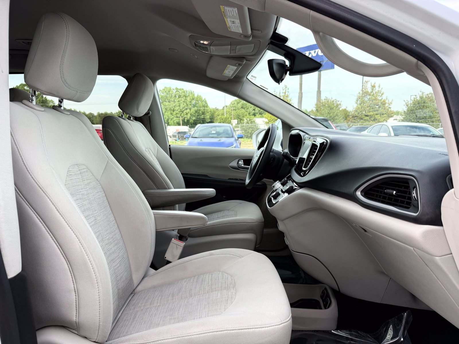 Used 2018 Chrysler Pacifica Touring Plus FWD image 25
