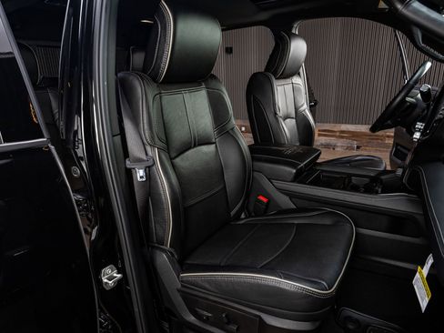 Used 2024 RAM 3500 Limited image 32