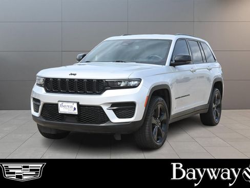 Used 2023 Jeep Grand Cherokee Altitude AWD/4WD image 1