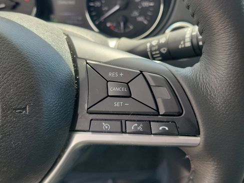 Used 2017 Nissan Rogue SV w/ SV Premium Package image 21