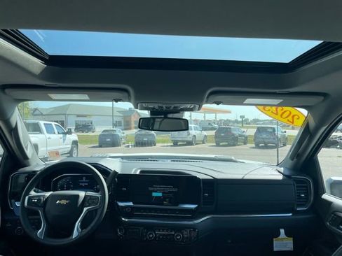 Used 2025 Chevrolet Silverado 2500 LTZ w/ LTZ Convenience Package image 21