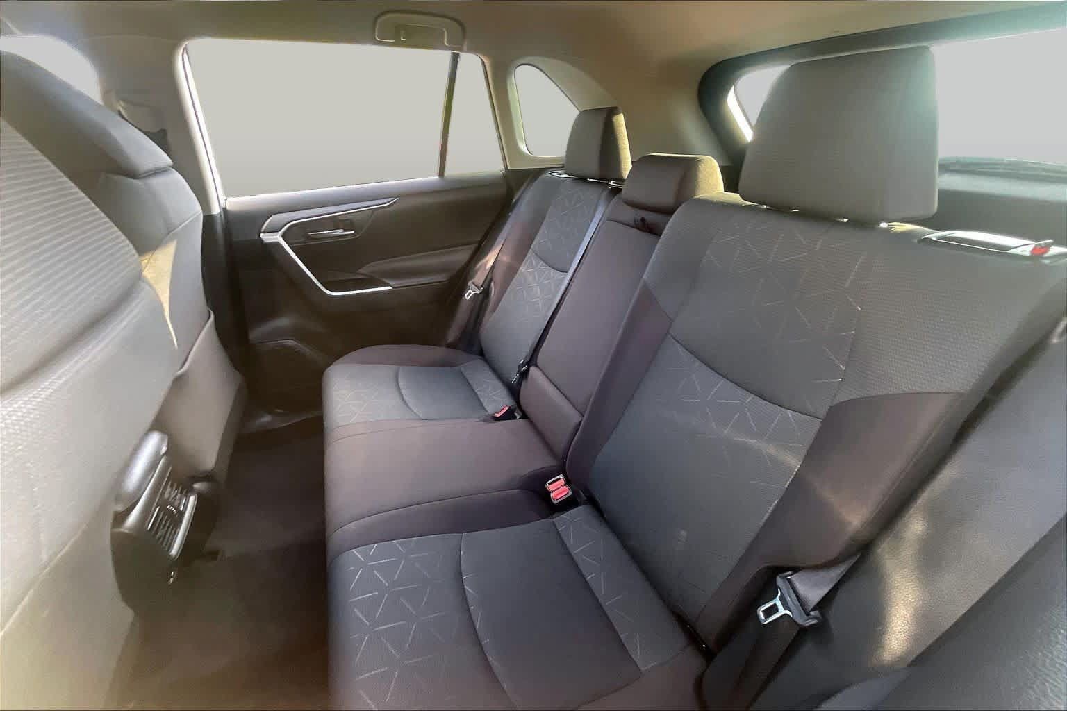 Used 2025 Toyota RAV4 XLE FWD image 20