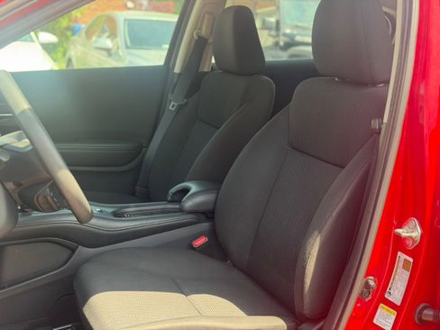Used 2016 Honda HR-V LX image 9