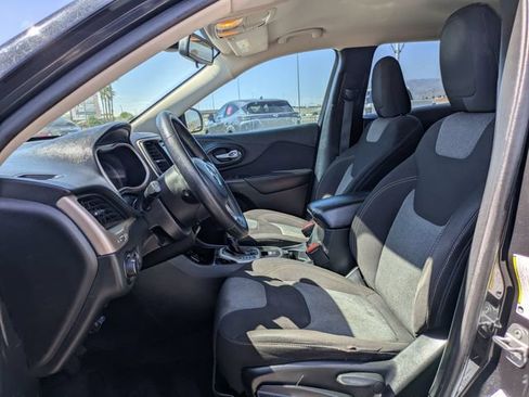 Used 2016 Jeep Cherokee Sport FWD image 12