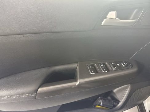 Used 2019 Kia Sportage LX AWD/4WD image 19