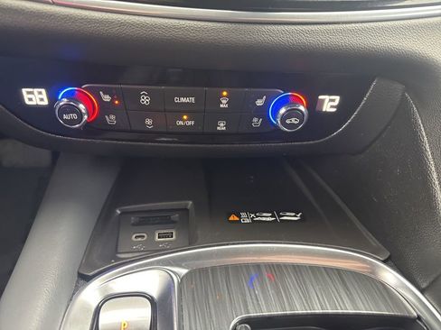 Used 2024 Buick Enclave Premium image 21