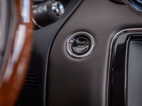 Used 2016 Jaguar XJ R-Sport RWD image 40