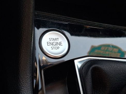 Used 2023 Volkswagen Taos SE w/ Panoramic Sunroof Package image 23