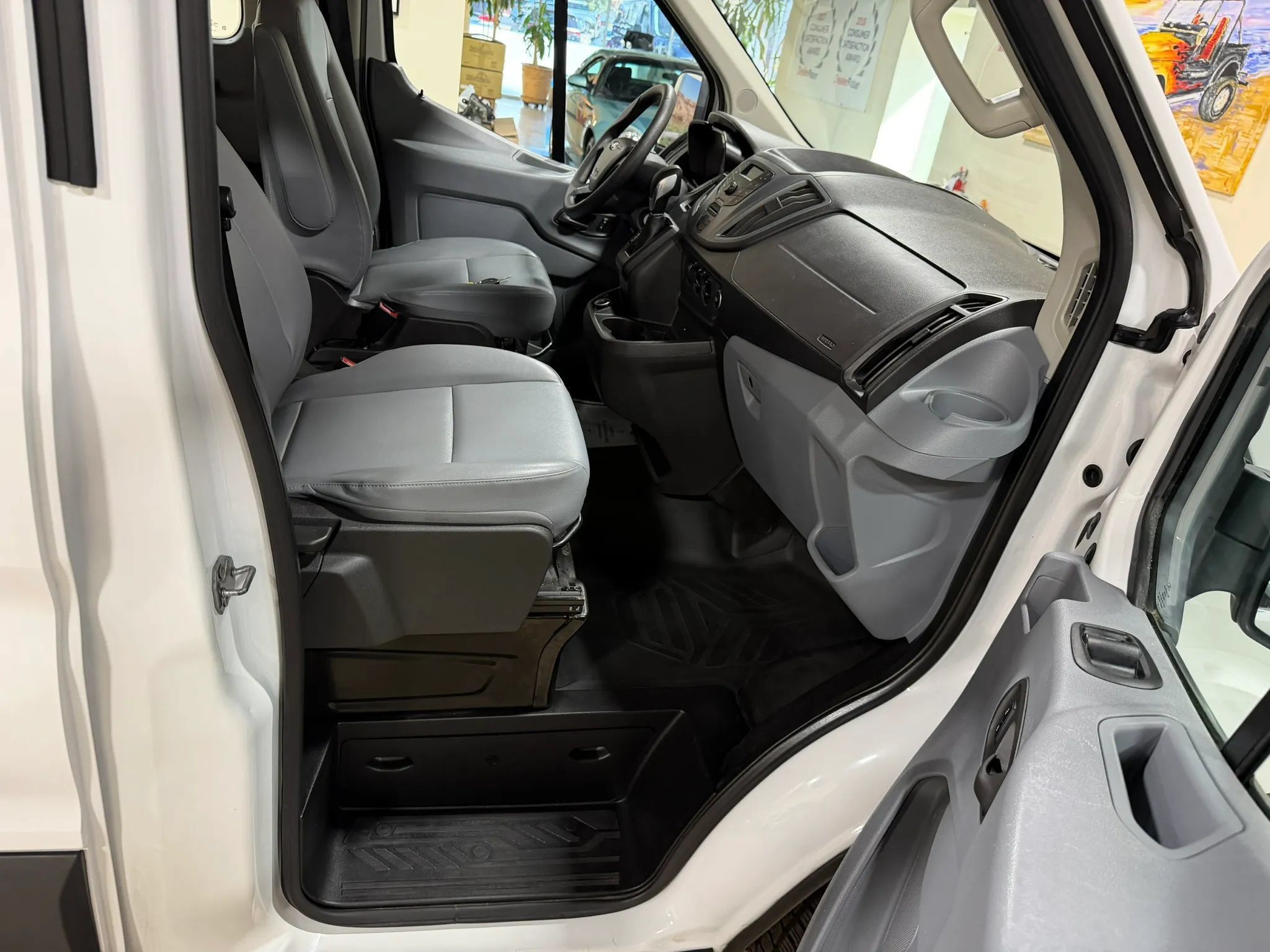 Used 2018 Ford Transit 150 XL RWD image 31