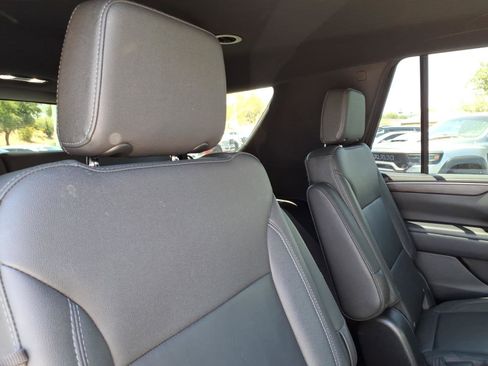 Used 2023 Chevrolet Tahoe Z71 w/ Luxury Package AWD/4WD image 15