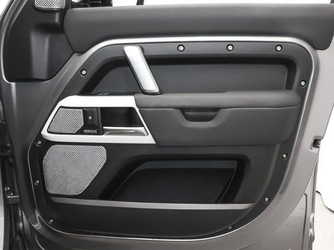 Used 2023 Land Rover Defender 130 X-Dynamic SE image 15