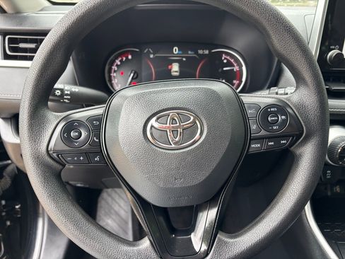 Used 2025 Toyota RAV4 XLE image 17