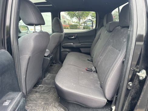 Used 2016 Toyota Tacoma TRD Off-Road AWD/4WD image 11