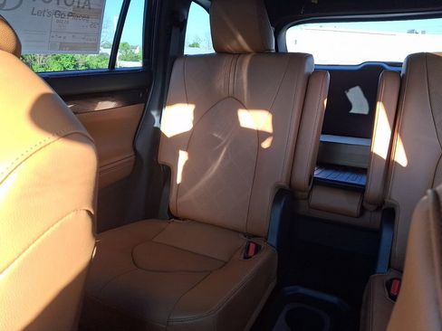 New 2026 Toyota Highlander Platinum AWD/4WD image 13