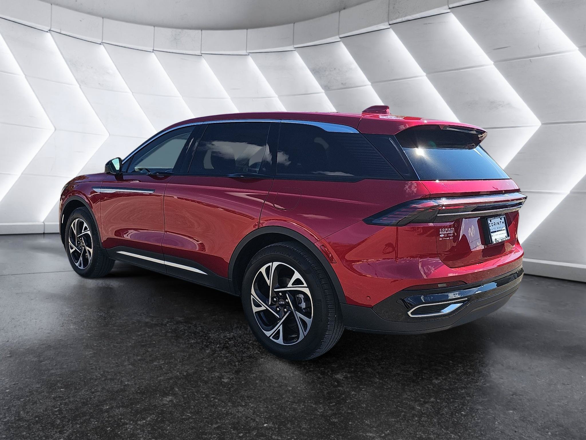 Used 2024 Lincoln Nautilus Premier AWD/4WD image 5