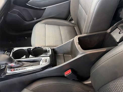 Certified 2025 Chevrolet Trax LT w/ LT Convenience Package image 21